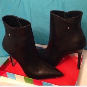 Sexy Leather Ankle Boots for a Sexy Woman.
